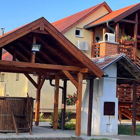 Venusz Ueduelocentrum Tiszacsege Ngoại thất bức ảnh